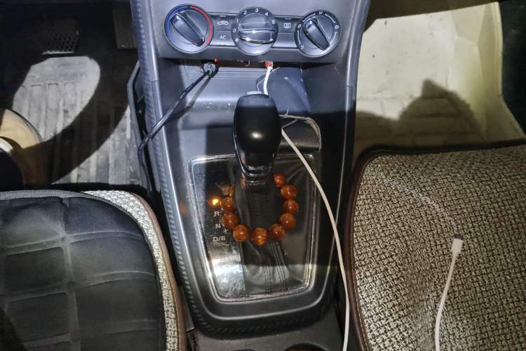 Used MG ZS 2017 1.5L Automatic Luxury Edition Gear Lever