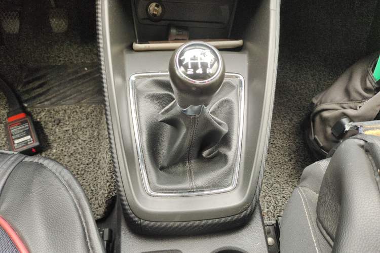 Used MG ZS 2017 1.5L Manual Fashion Edition Gear Lever