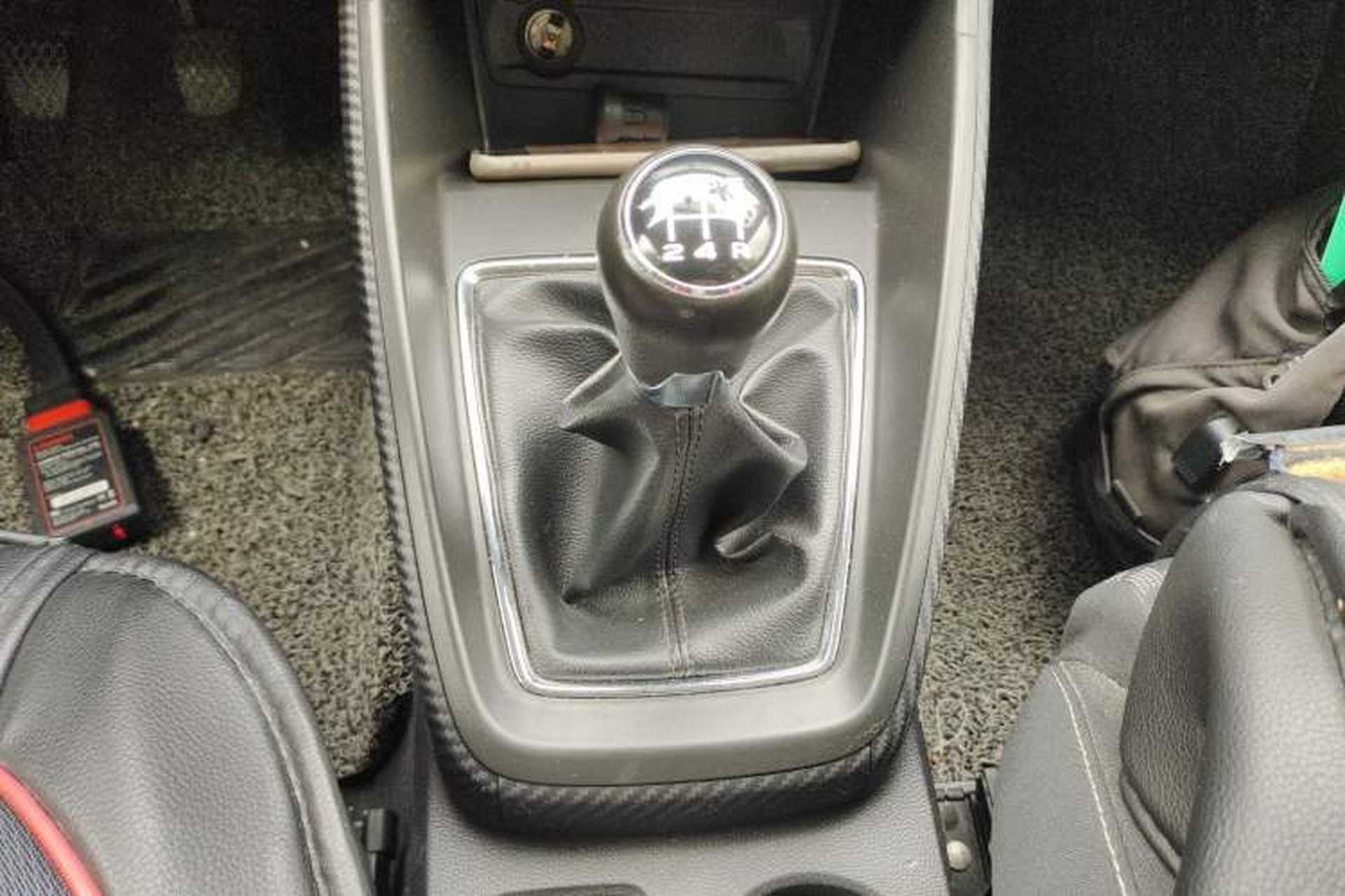 Used MG ZS 2017 1.5L Manual Fashion Edition Gear Lever