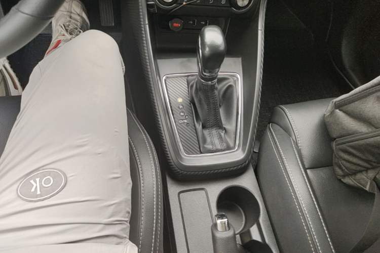 Used MG ZS 2017 1.5L Automatic Luxury Internet Edition Gear Lever
