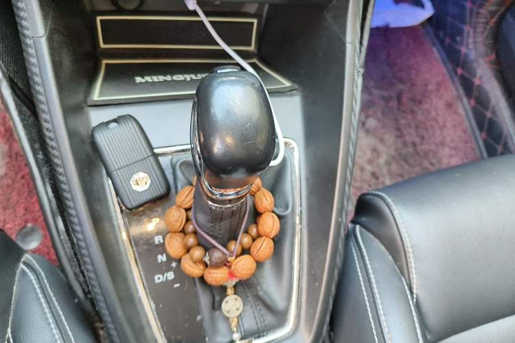 Used MG ZS 2017 1.5L Automatic Luxury Edition Gear Lever