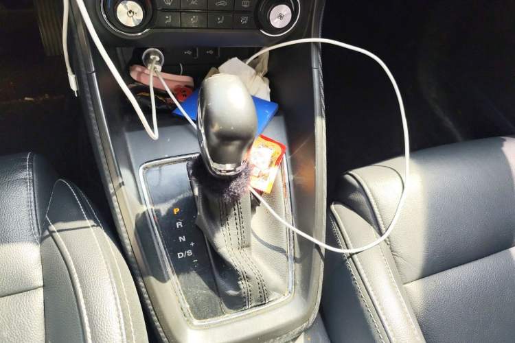 Used MG ZS 2017 1.5L Automatic Luxury Internet Edition Gear Lever