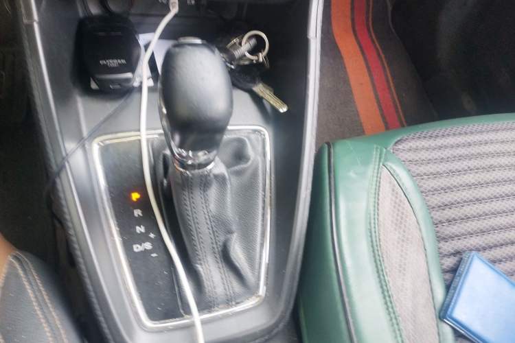 Used MG ZS 2017 1.5L Automatic Luxury Edition Gear Lever