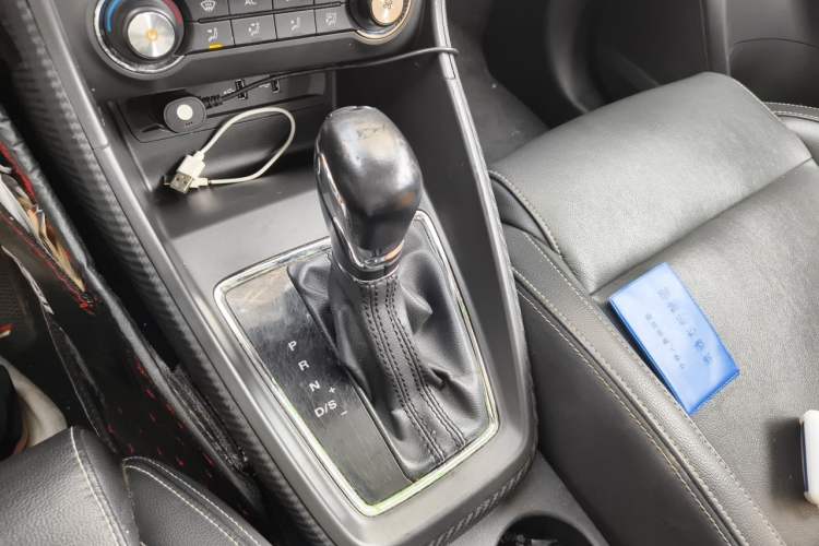 Used MG ZS 2017 1.5L Automatic Luxury Edition Gear Lever