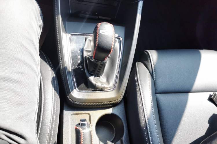 Used MG ZS 2017 1.5L Automatic Elite Edition Gear Lever