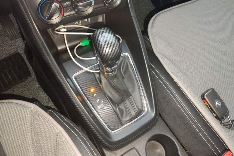 Used MG ZS 2017 1.5L Automatic Luxury Edition Gear Lever