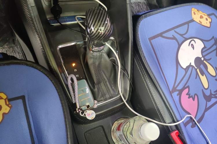 Used MG ZS 2017 1.5L Automatic Luxury Edition Gear Lever