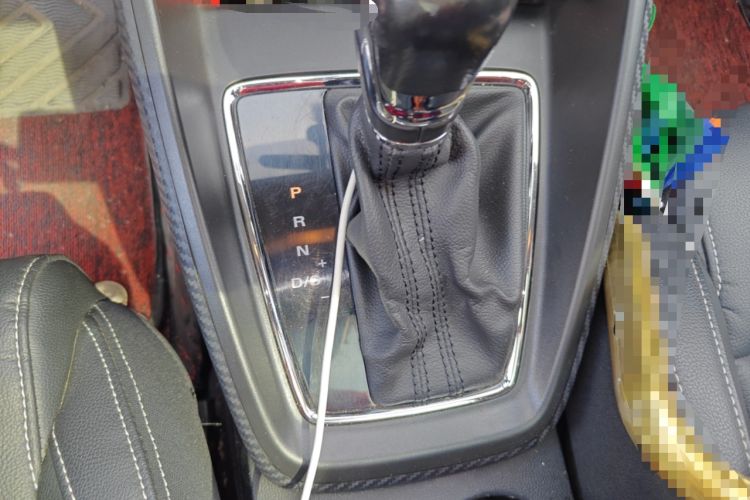 Used MG ZS 2017 1.5L Automatic Luxury Edition Gear Lever