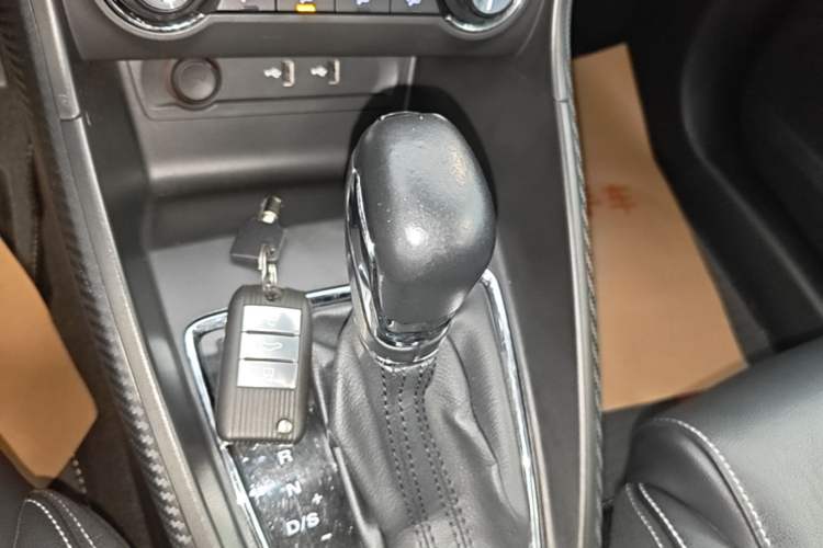 Used MG ZS 2017 1.5L Automatic Luxury Internet Edition Gear Lever