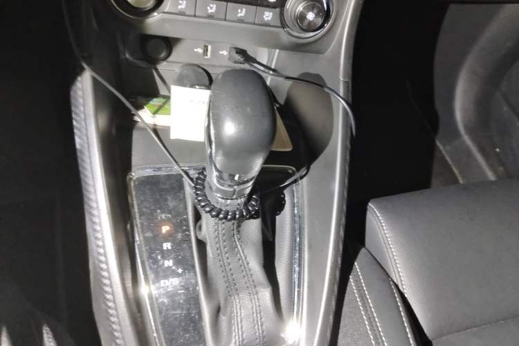 Used MG ZS 2017 1.5L Automatic Luxury Internet Edition Gear Lever