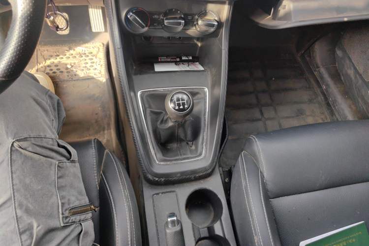 Used MG ZS 2017 1.5L Manual Elite Edition Gear Lever