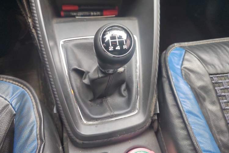 Used MG ZS 2017 1.5L Manual Luxury Edition Gear Lever