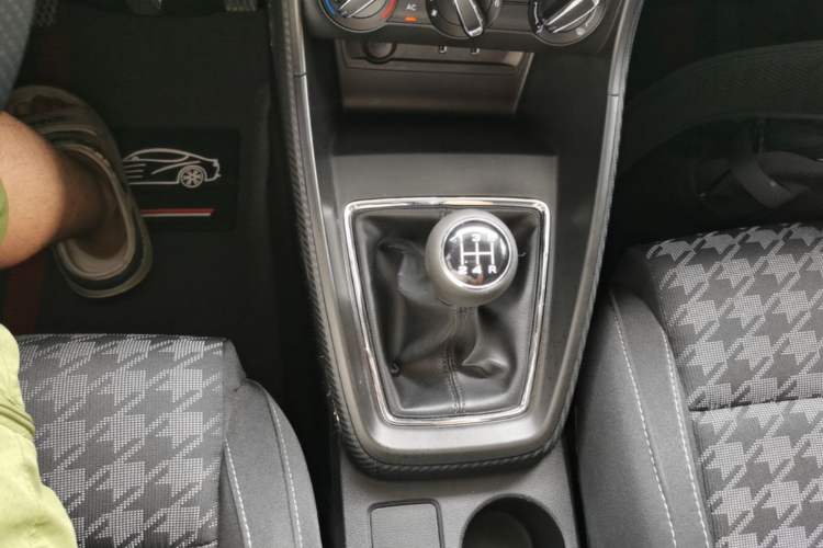 Used MG ZS 2017 1.5L Manual Comfort Edition Gear Lever