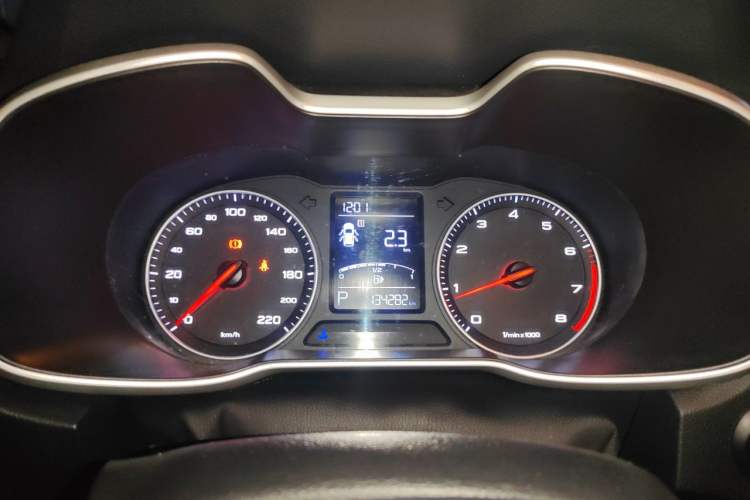 Used MG ZS 2017 1.5L Automatic Luxury Edition Instrument Cluster