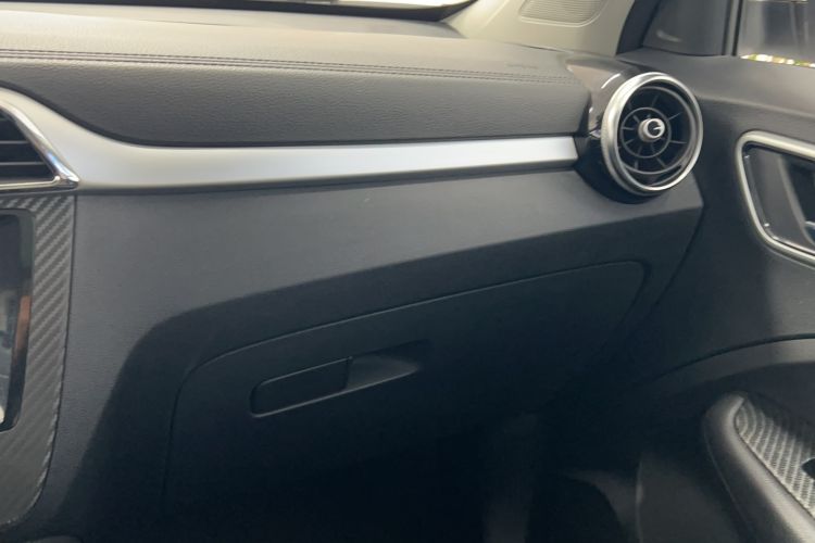 Used MG ZS 2017 1.5L Automatic Luxury Internet Edition Interior 4