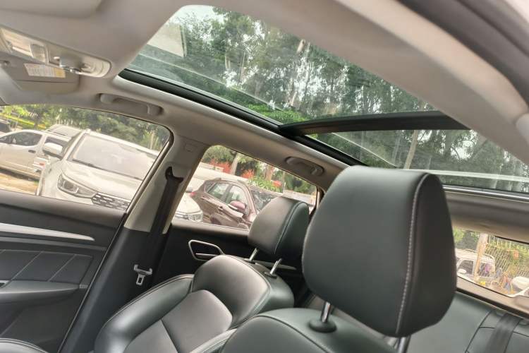 Used MG ZS 2017 1.5L Manual Luxury Edition Interior 6