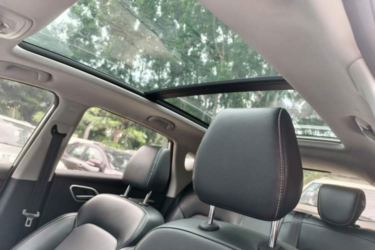 Used MG ZS 2017 1.5L Manual Luxury Edition Interior 7