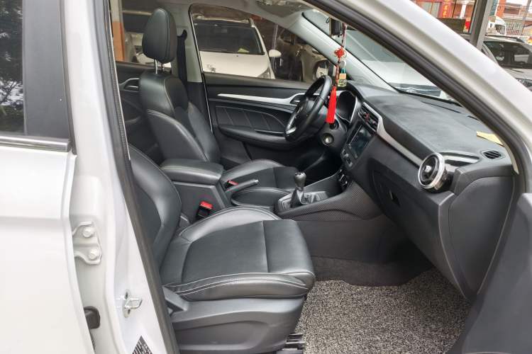 Used MG ZS 2017 1.5L Manual Luxury Edition Interior 8