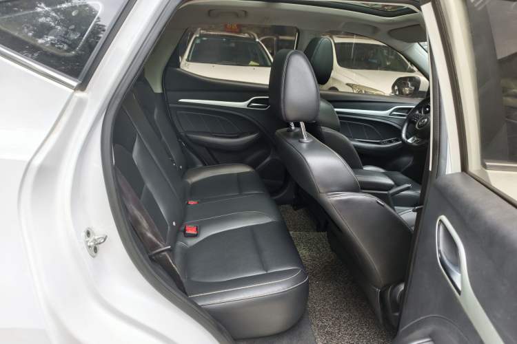 Used MG ZS 2017 1.5L Manual Luxury Edition Interior 9