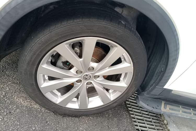 Used MG ZS 2017 1.5L Automatic Luxury Edition Left Front Wheel Hub