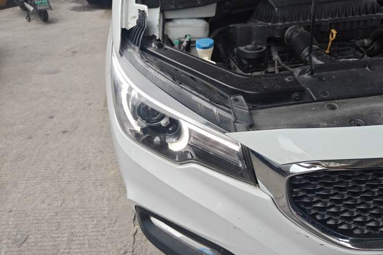 Used MG ZS 2017 1.5L Manual Elite Edition Right Front Headlight