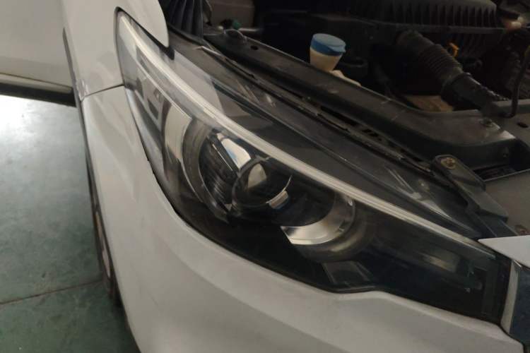 Used MG ZS 2017 1.5L Automatic Luxury Edition Right Front Headlight