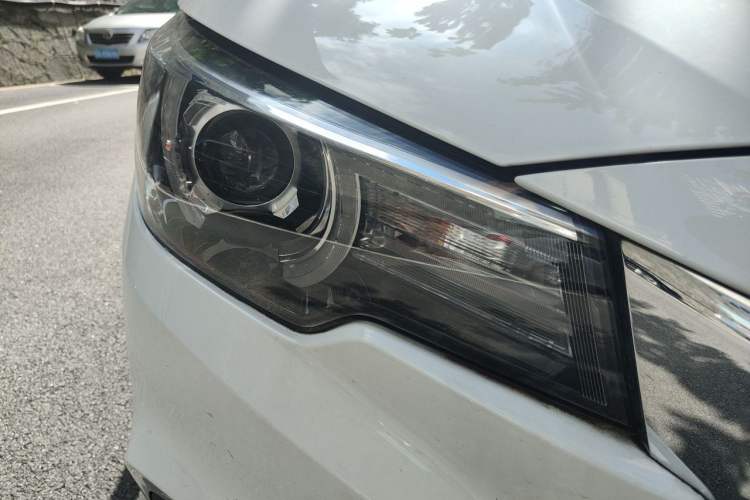 Used MG ZS 2017 1.5L Automatic Luxury Edition Right Front Headlight