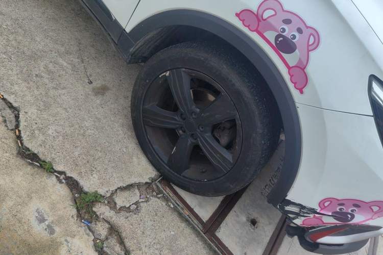 Used MG ZS 2017 16T Automatic Flagship Internet Edition Right Front Wheel Hub