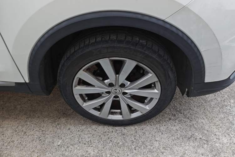 Used MG ZS 2017 1.5L Automatic Luxury Edition Right Front Wheel Hub
