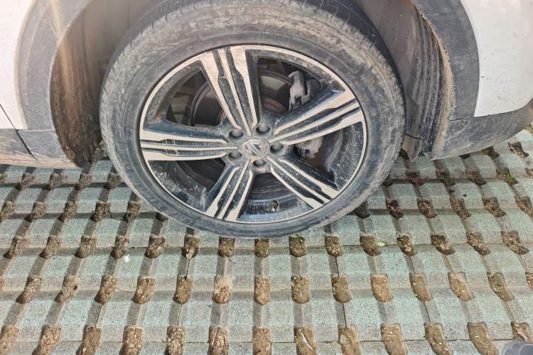 Used MG ZS 2017 1.5L Manual Comfort Edition Right Front Wheel Hub