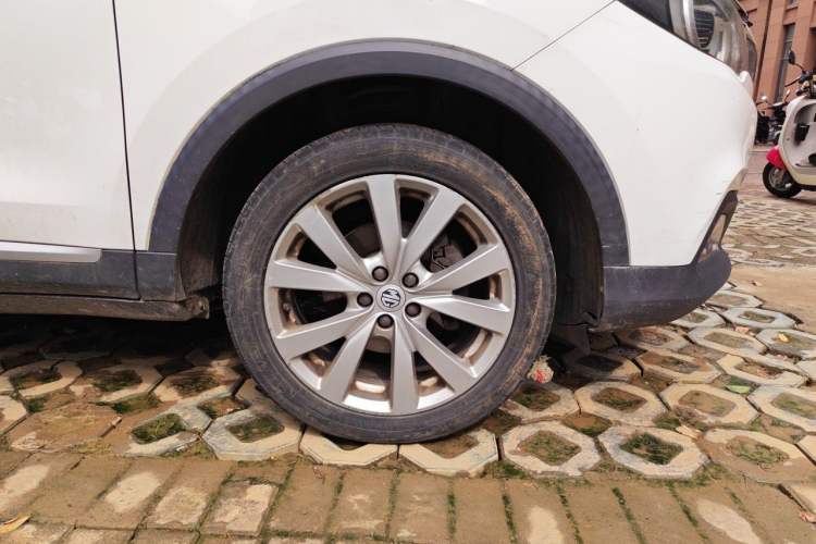 Used MG ZS 2017 1.5L Automatic Luxury Edition Right Front Wheel Hub