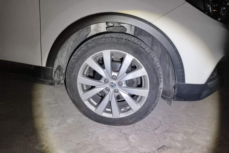 Used MG ZS 2017 1.5L Automatic Luxury Edition Right Front Wheel Hub