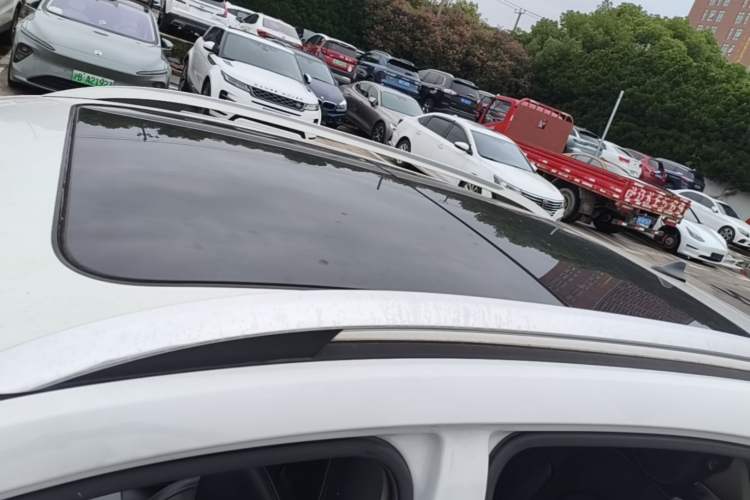 Used MG ZS 2017 1.5L Manual Luxury Edition Roof