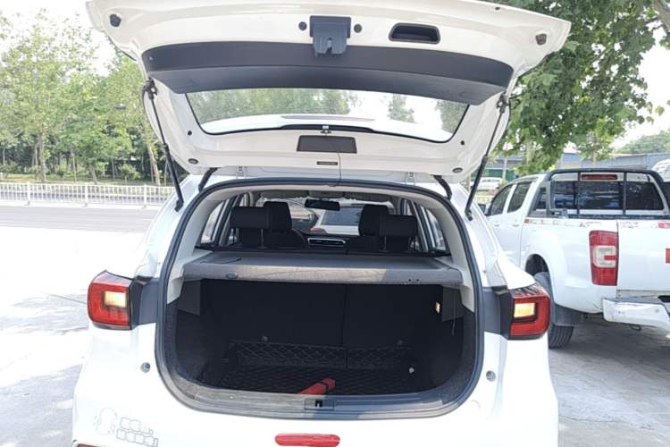 Used MG ZS 2017 1.5L Manual Fashion Edition Trunk