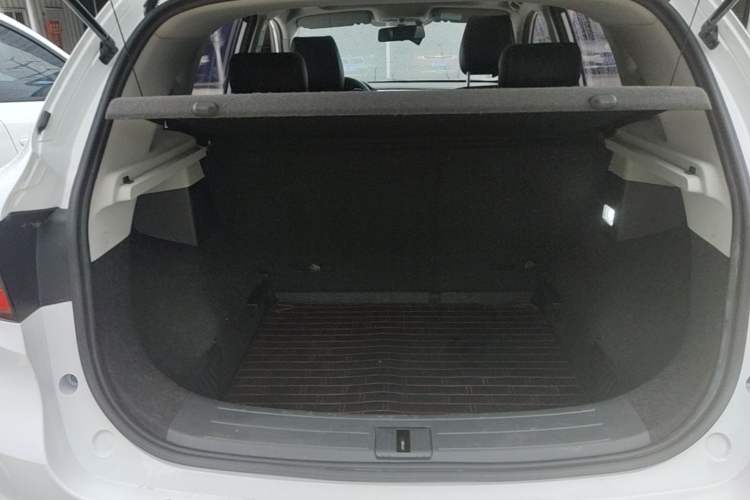 Used MG ZS 2017 1.5L Automatic Luxury Internet Edition Trunk