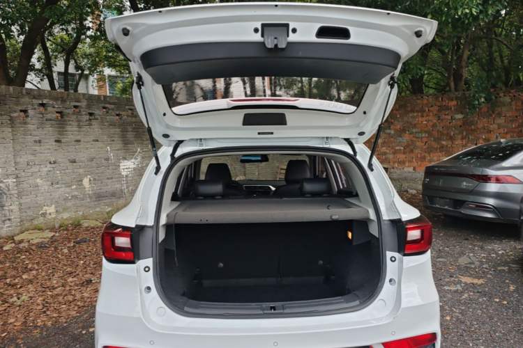 Used MG ZS 2017 16T Automatic Flagship Internet Edition Trunk