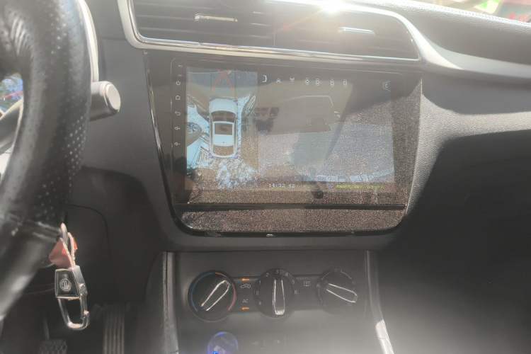 Used MG ZS 2017 1.5L Manual Luxury Edition Audio And AC Panel