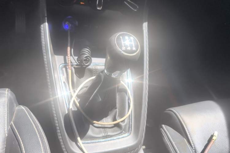 Used MG ZS 2017 1.5L Manual Luxury Edition Gear Lever
