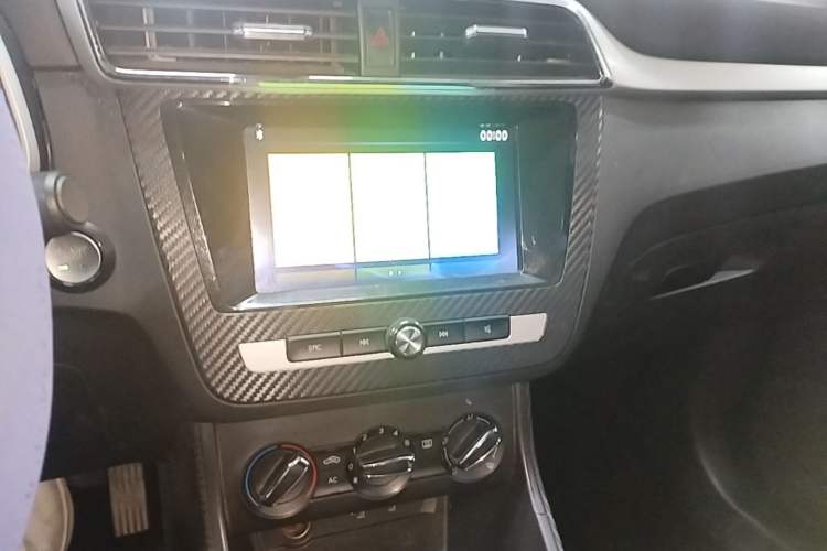 Used MG ZS 2018 1.5L Automatic Luxury Edition China V Standard Audio And AC Panel