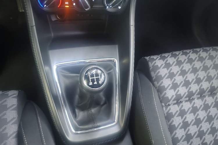 Used MG ZS 2018 1.5L Manual Comfort Edition China V Standard Gear Lever