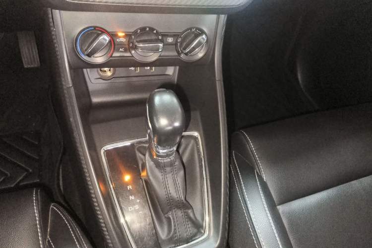 Used MG ZS 2018 1.5L Automatic Luxury Edition China V Standard Gear Lever