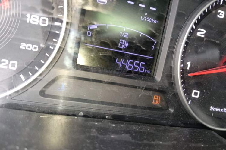 Used MG ZS 2018 1.5L Manual Luxury Version China V Standard Odometer Close Up