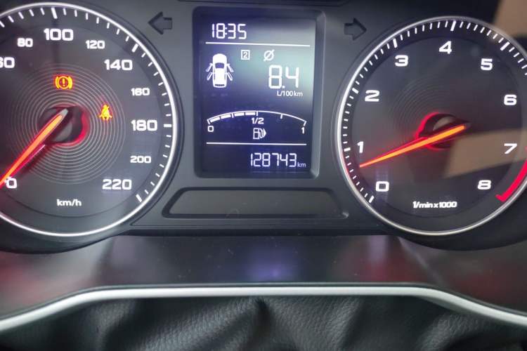 Used MG ZS 2018 1.5L Manual Luxury Version China V Standard Odometer Close Up