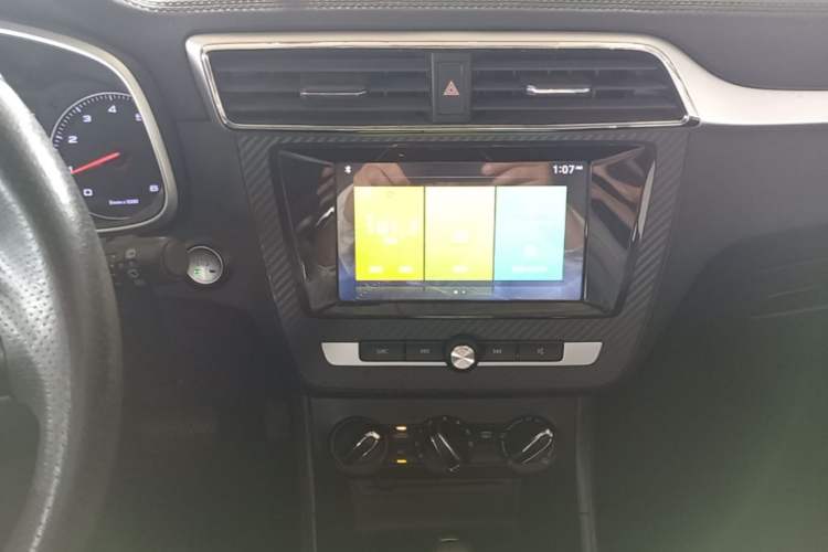 Used MG ZS 2018 1.5L Automatic Luxury Edition China V Standard Audio And AC Panel