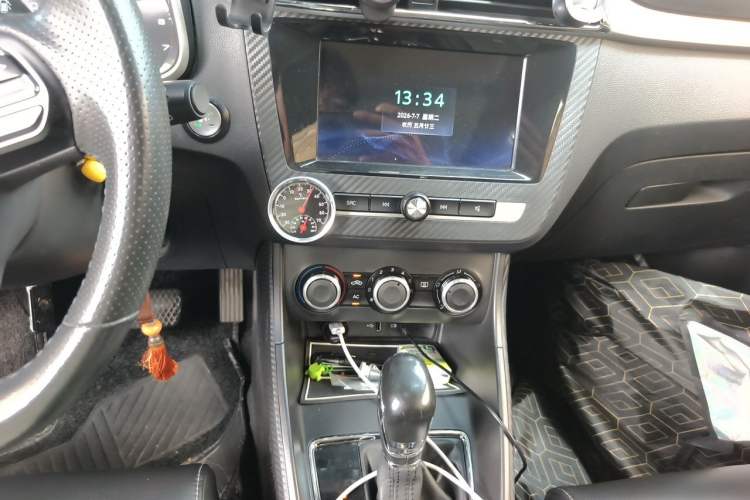 Used MG ZS 2018 1.5L Automatic Luxury Edition China V Standard Audio And AC Panel