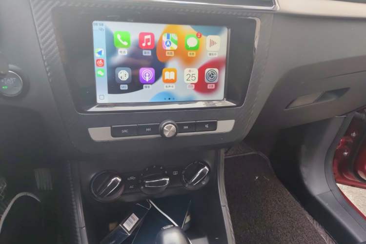 Used MG ZS 2018 1.5L Automatic Luxury Edition China V Standard Audio And AC Panel