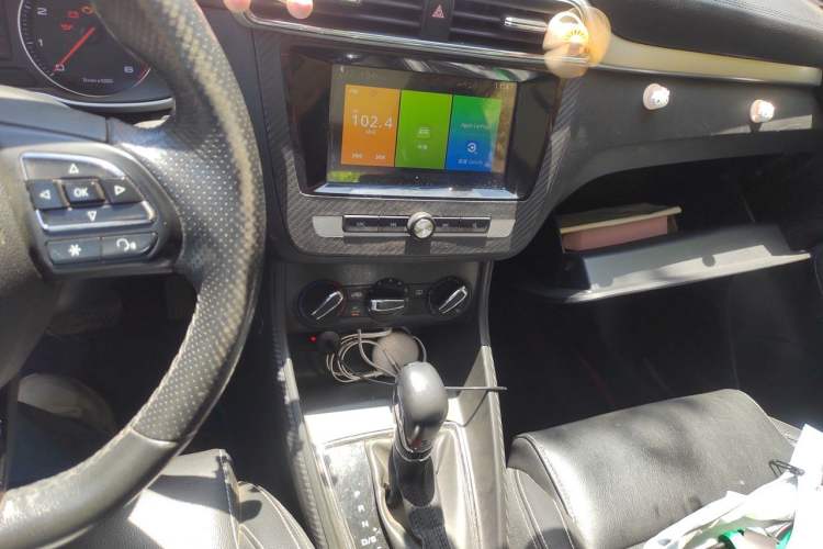 Used MG ZS 2018 1.5L Automatic Luxury Edition China V Standard Audio And AC Panel