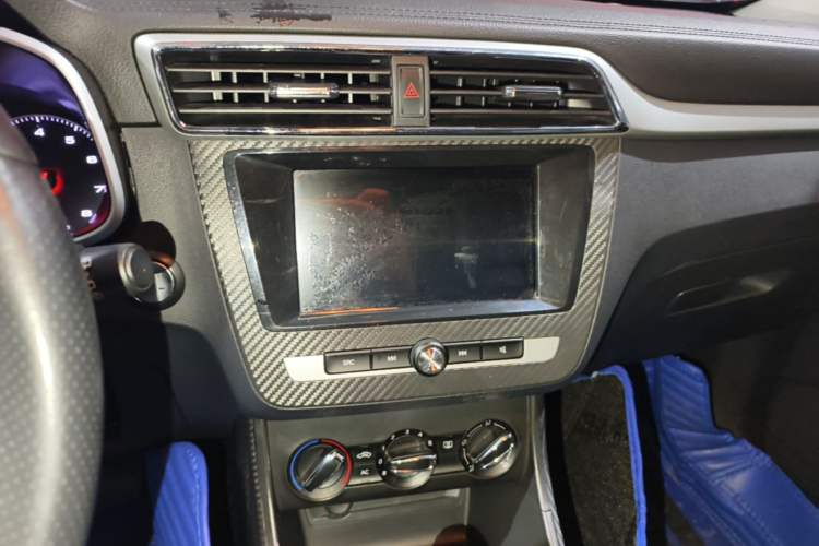 Used MG ZS 2018 1.5L Automatic Luxury Edition China V Standard Audio And AC Panel