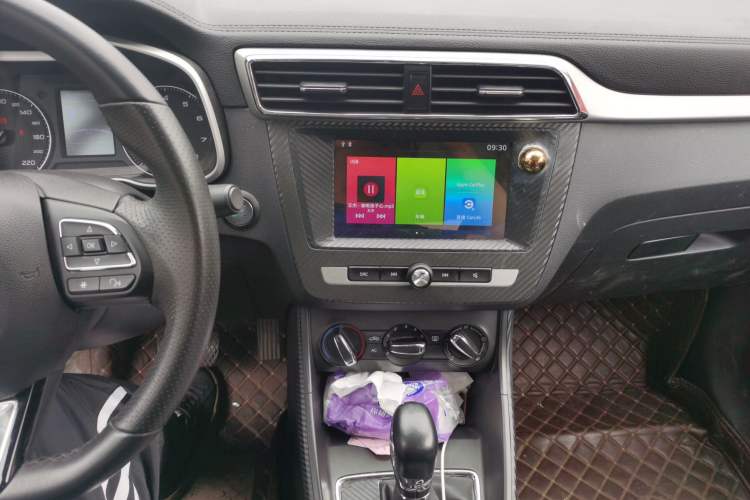 Used MG ZS 2018 1.5L Automatic Luxury Edition China V Standard Audio And AC Panel