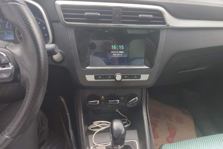 Used MG ZS 2018 1.5L Automatic Luxury Edition China V Standard Audio And AC Panel